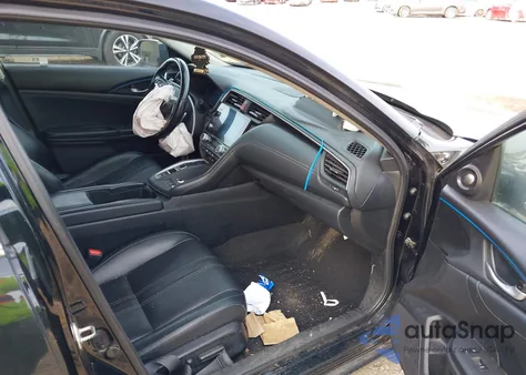 2019 Honda Insight Touring z USA, uszkodzony, nr VIN 19XZE4F92KE017009